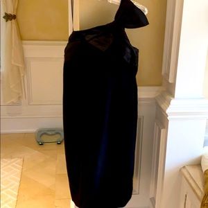 Carmen Marc valve oh formal black dress